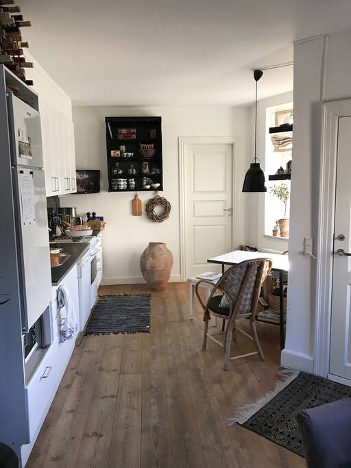 Køkken med spiseplads