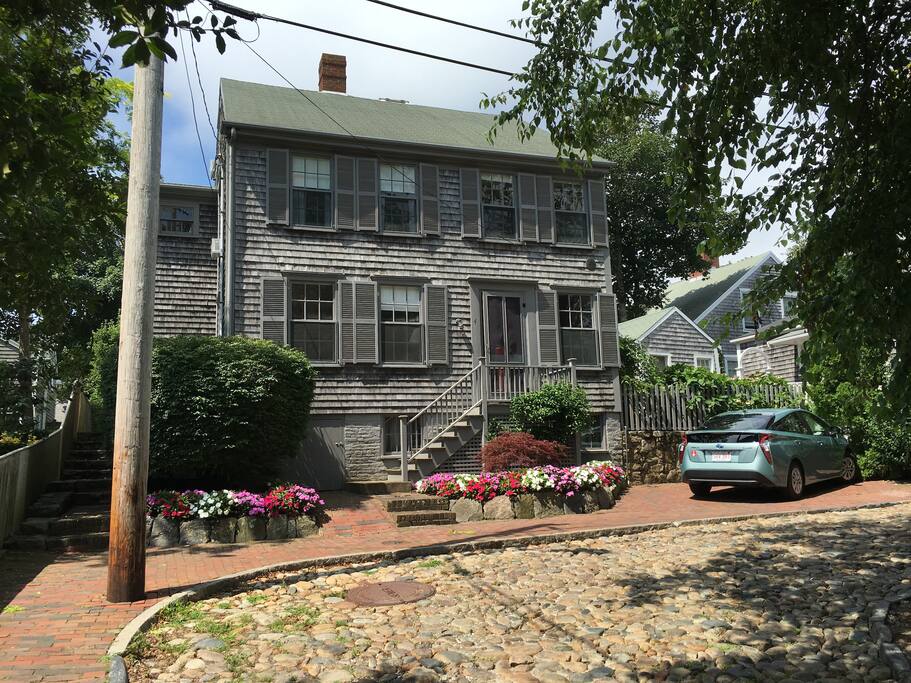 Academy Lane, parking