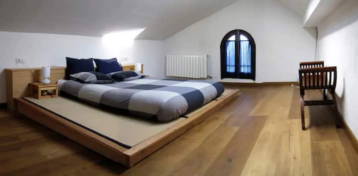 La habitación con ventanas en el techo  