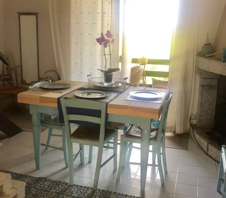 Zona pranzo/soggiorno e veranda