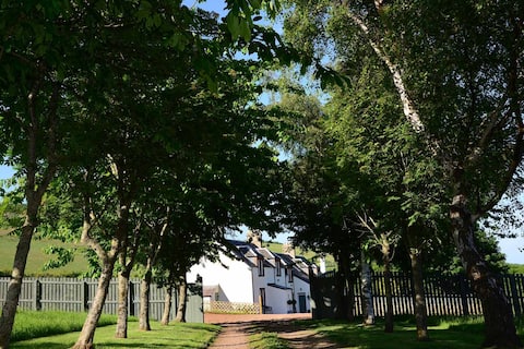 Kate’s Cottages,              Bracken Lodge