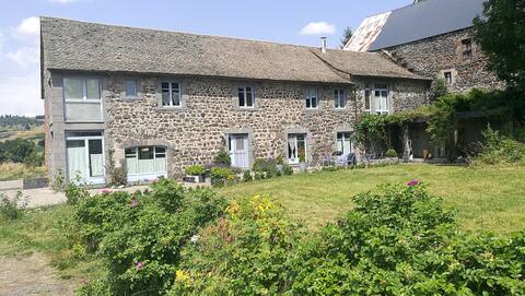 Large house in the heart of the Cantal HS