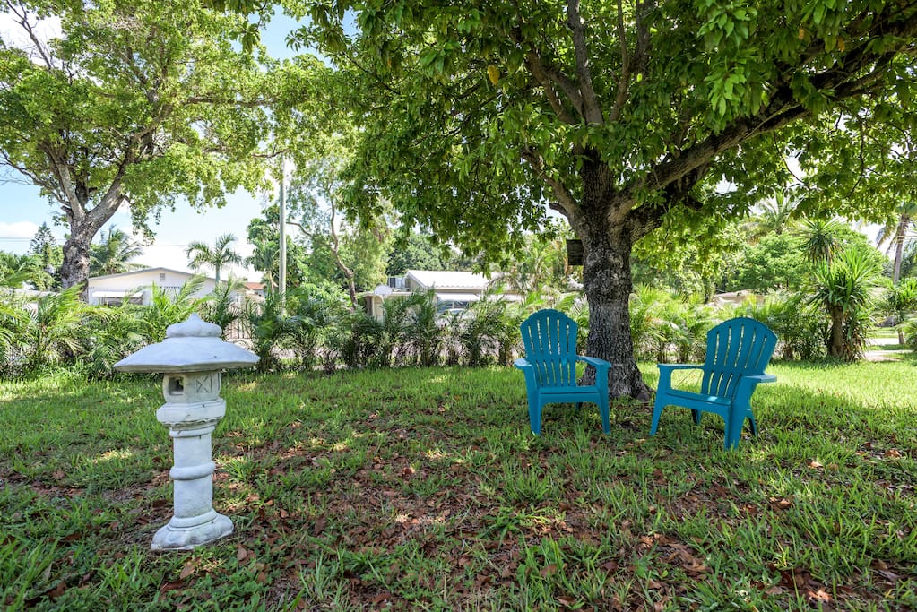 Front private garden