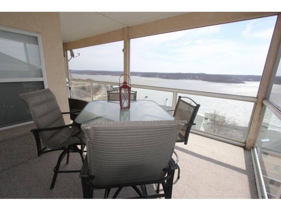 Wrap around deck with dining nook. Clear glass railing for added view!