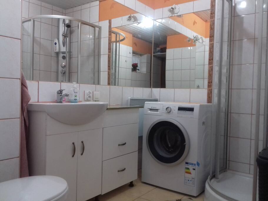 Łazienka z kabiną prysznicową