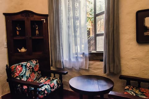 Popular Airbnb listing: (3) Beautiful Colonial Apartment in City Center in Santiago De Querétaro