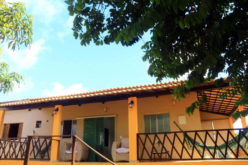 Fachada e varanda