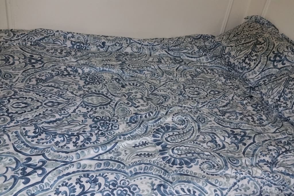 Extremely comfortable Queen sized bed