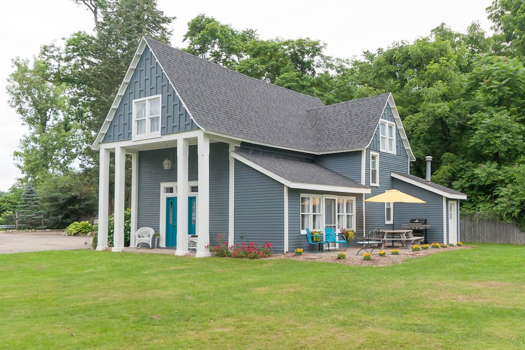 Welcome to the Carriage House at Water and Vine! Enjoy your private backyard and patio area - complete with gas grill and fire pit.