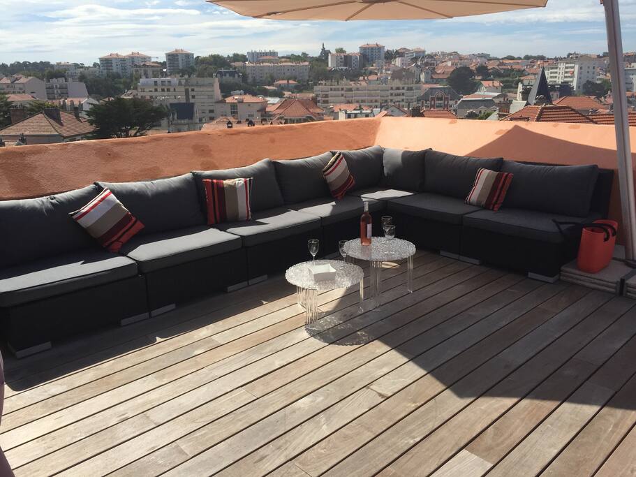 Coin de repos, au soleil ou à l'ombre du parasol