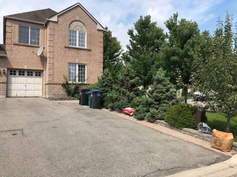 Parking up to 4 cars