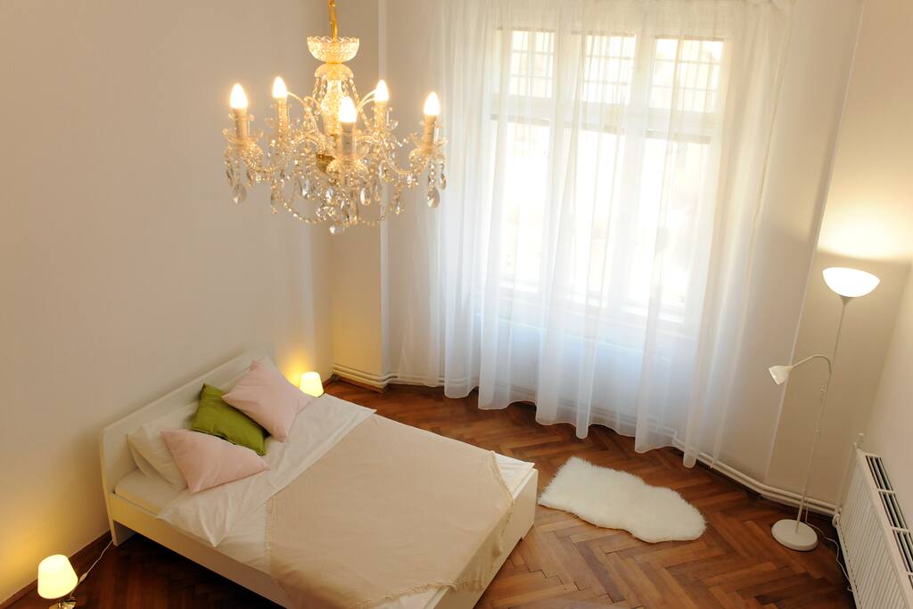 Small cozy bed (140 cm)