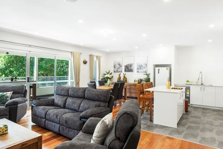 Stylish Apartment B1 – Heart of Olinda Village