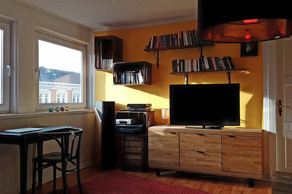 TV mit vielen DVDs