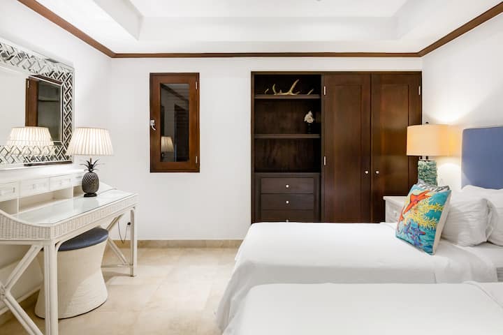 Twin Bedroom - Beds can be pushed together