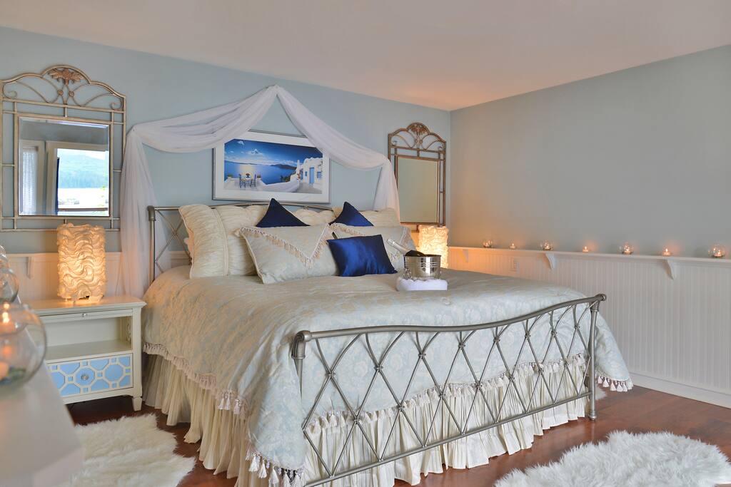 Bedroom with King size bed