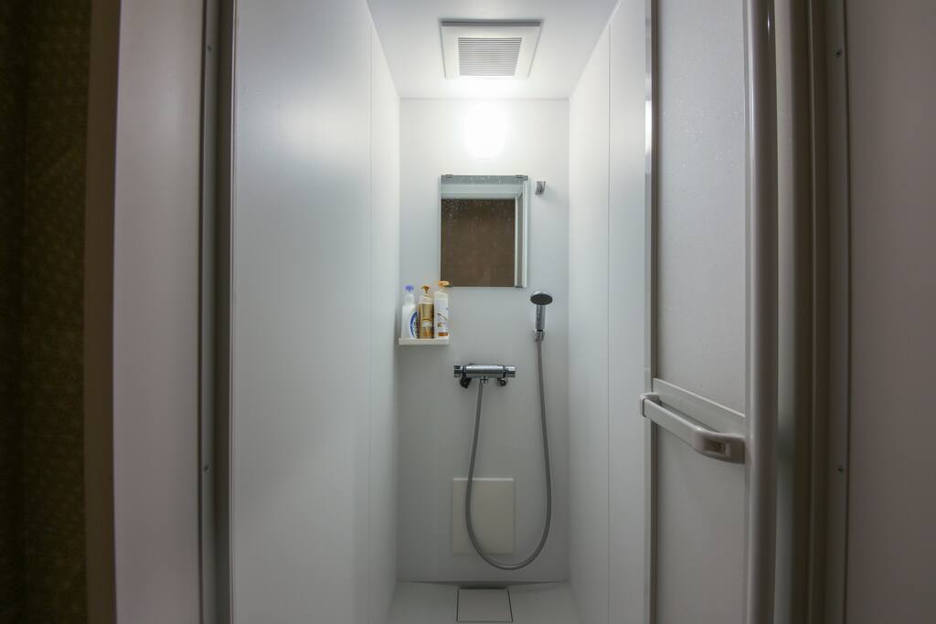 clean shower room