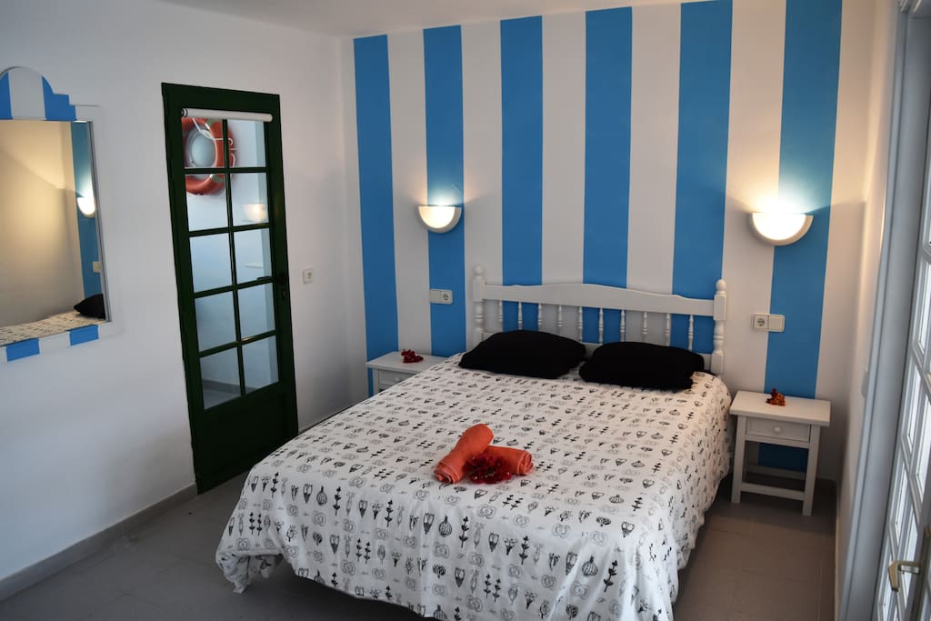 main bedroom with bed 160x190cm