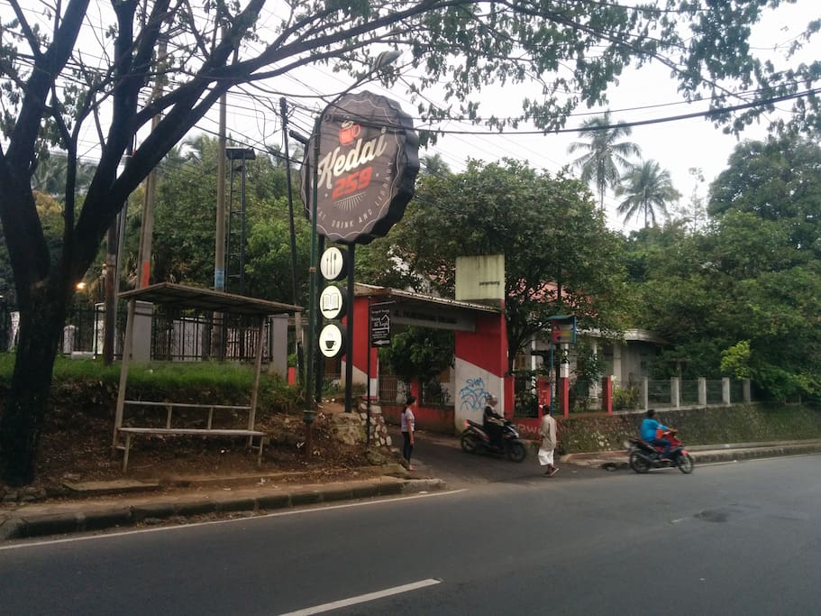 The Location of Gateway is in next of Cafe 'Kedai 259'