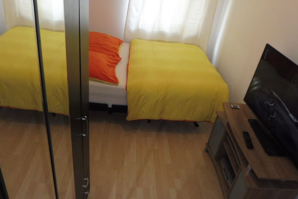 Room | Zimmer 1/2