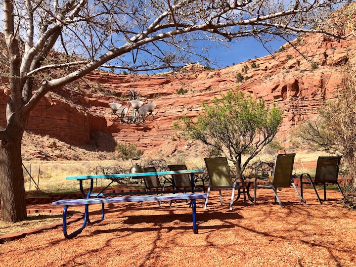 Amazing Kanab Redrock Views Near Zion & Bryce! Guest suites for Rent in Kanab, Utah, United