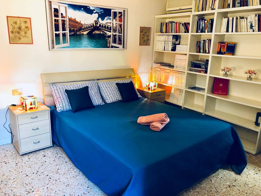 Bedroom with double bed