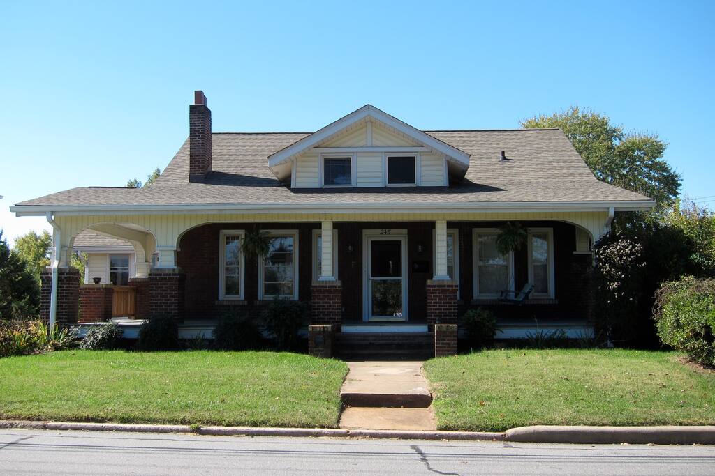 Front of the house, top floor apartment with Private entrance