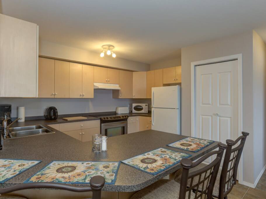 Kitchen and dining area 2