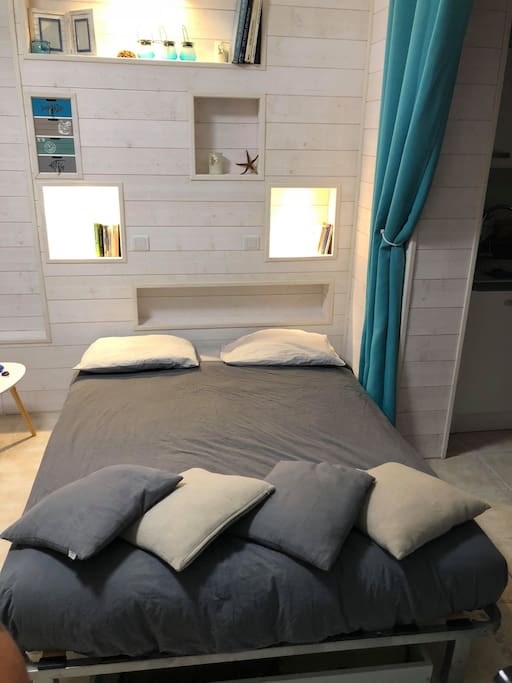 Lit 2 places avec un excellent matelas Dunlopillo