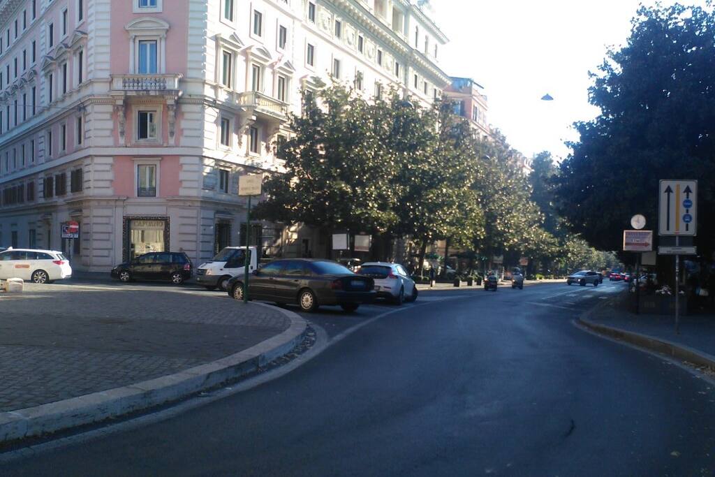 Via Veneto a due passi.