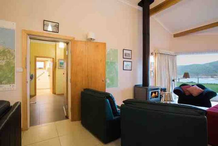 Arthur River Lodge- Entire House gallery image 4