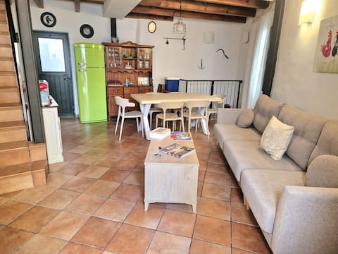 Anuncio de Airbnb popular: House in the center of Ciutadella Menorca en Ciutadella