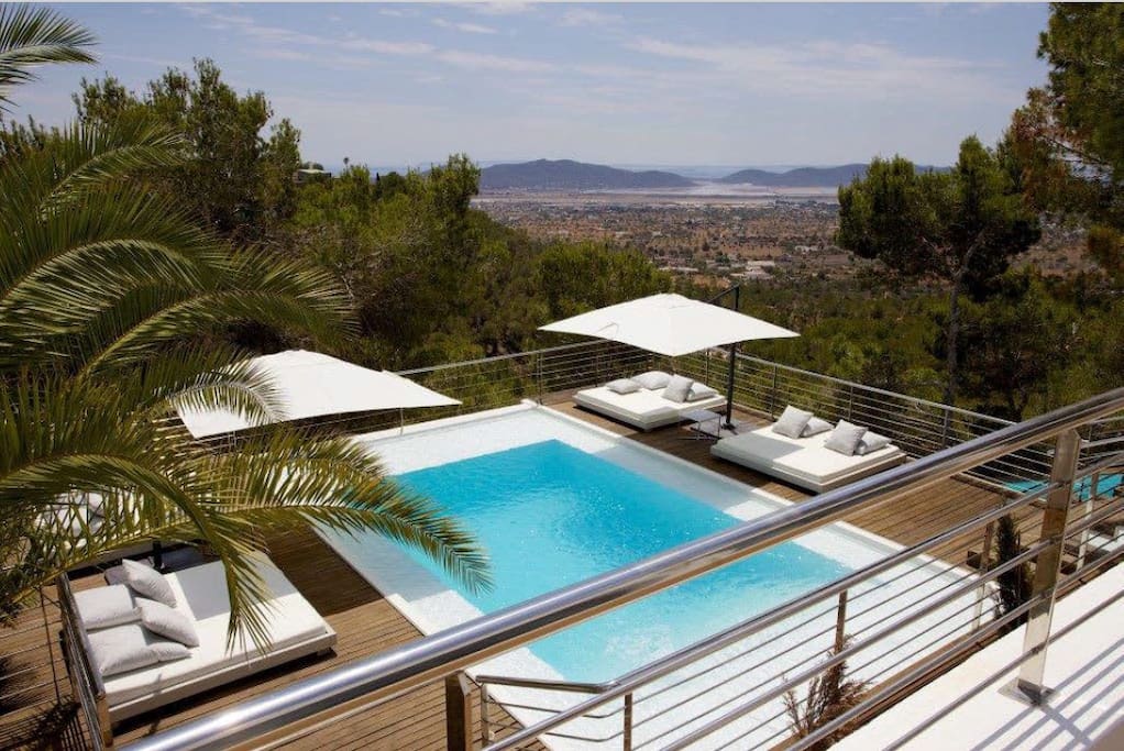 Panoramic pool views