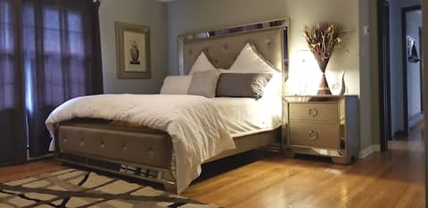Travel Executive  Historic Westend  (3rd BR avail)