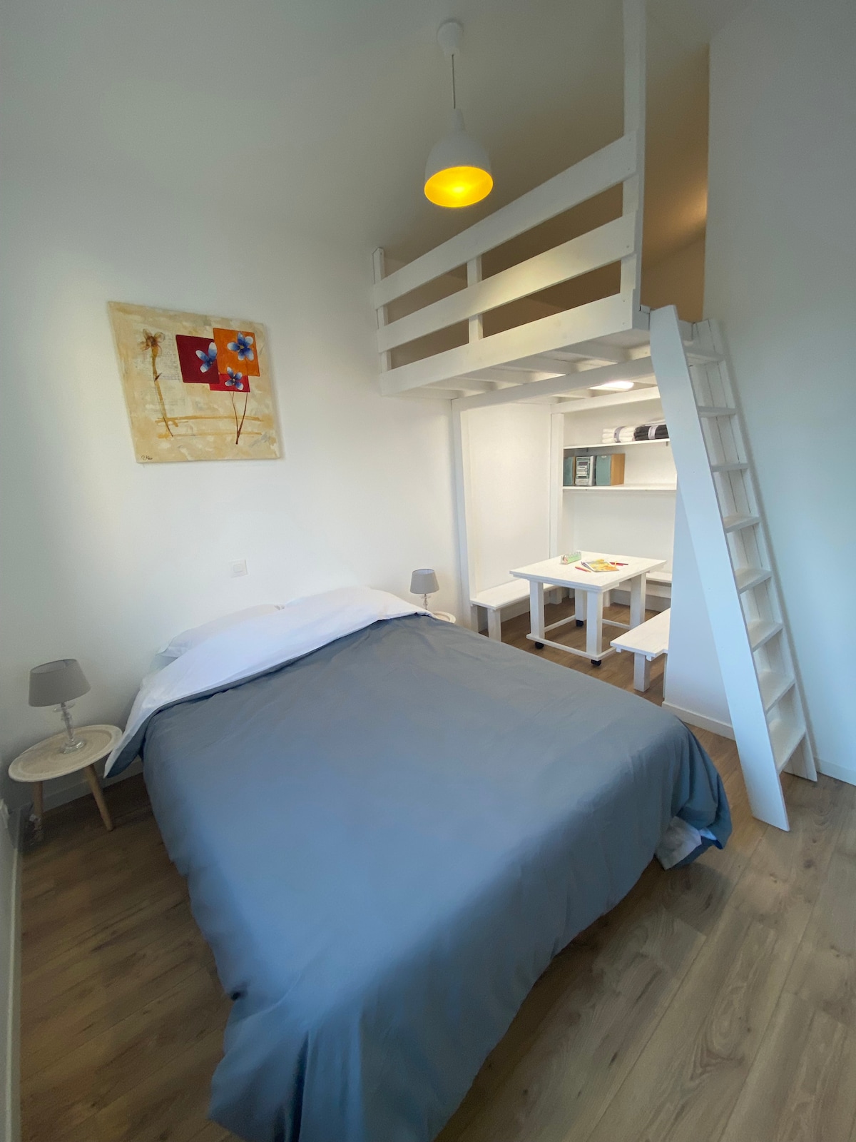 Dormitorio 2: primer piso
Cama de 140 cm 
Cama mezzanine de 140 cm
Área de juegos
Almacenamiento