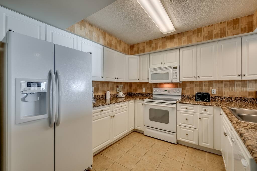 Fridge,Refrigerator,Indoors,Kitchen,Room