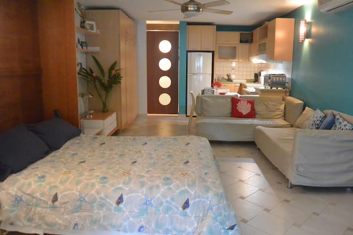 брачен кревет (широк 150-179 см)
2 кауча на спуштање кои може да се конвертираат во единечен/брачен кревет (широк 180
кревет за бебе
кревет за мали деца