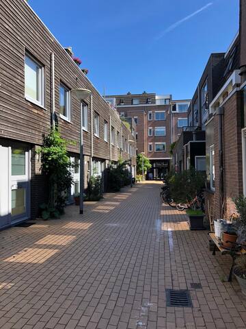 Lovely family home in city centre of The Hague gallery image 2