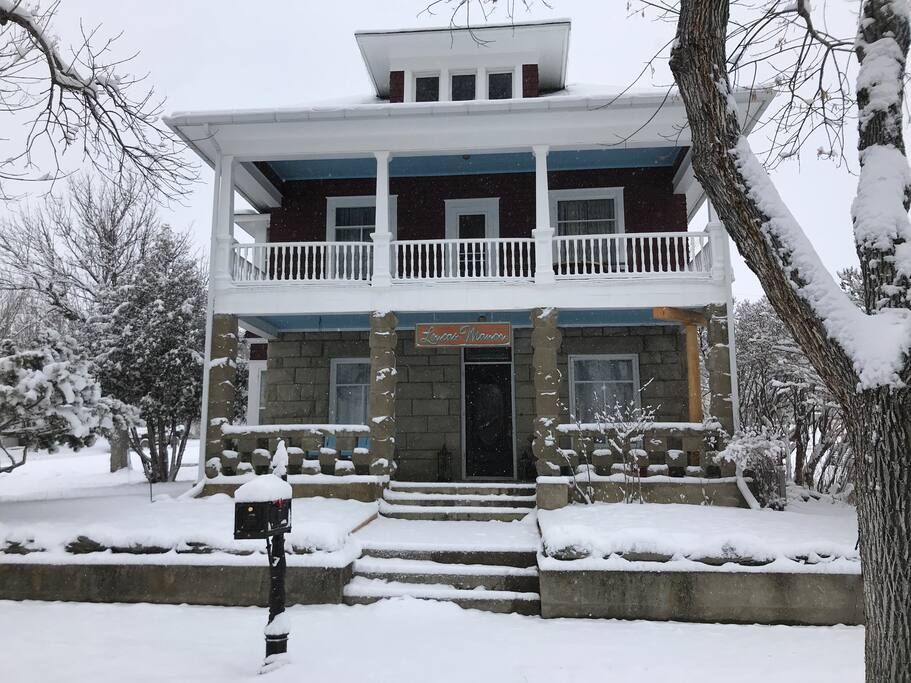 Loucas Manor - Historical Home of the "First Mayor" of Roundup and the Loucas Family