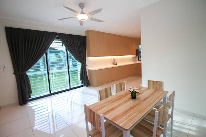 Live In Luxury At Mount Austin Johor Bahru Houses For Rent In Johor Bahru Johor Malaysia