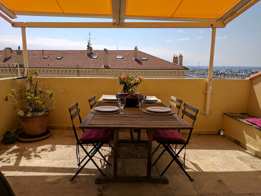 Sunny, cosy terrace.