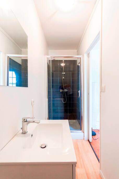 Douche WC Lavabo neufs