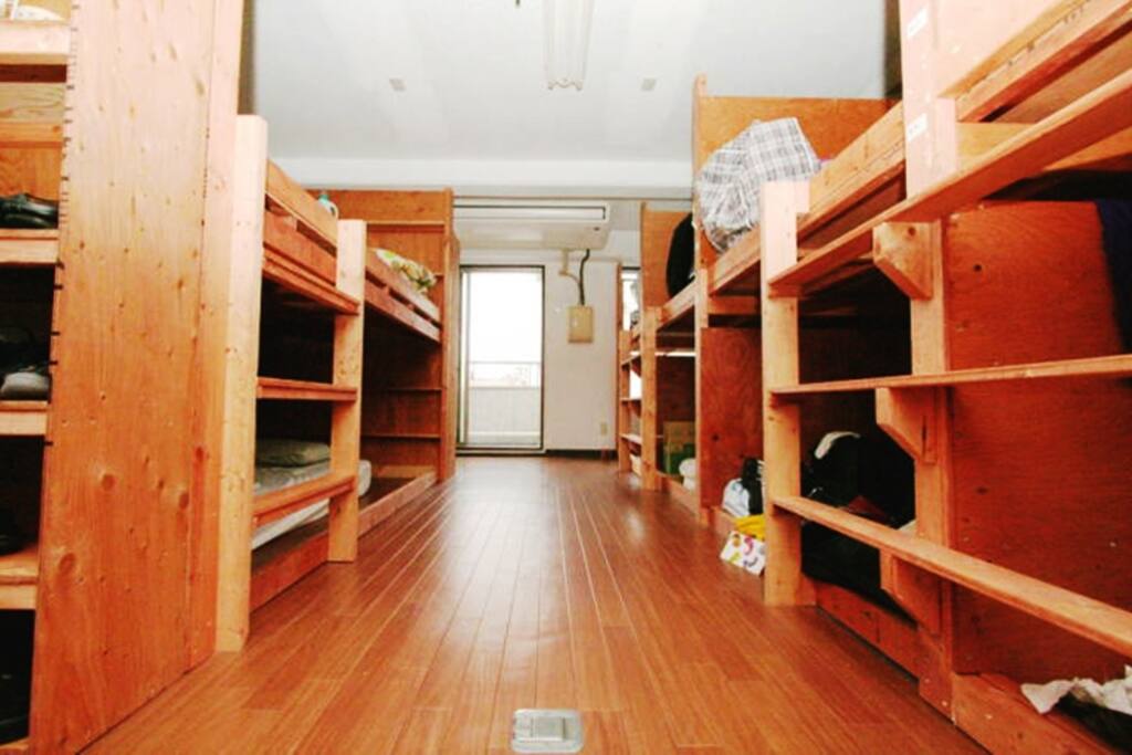 ドミトリールーム / Dormitory Room
全室ドミトリーです、ベッドはカーテンでプライバシーも保たれます
All room is dormitory, Bed area is quite private.