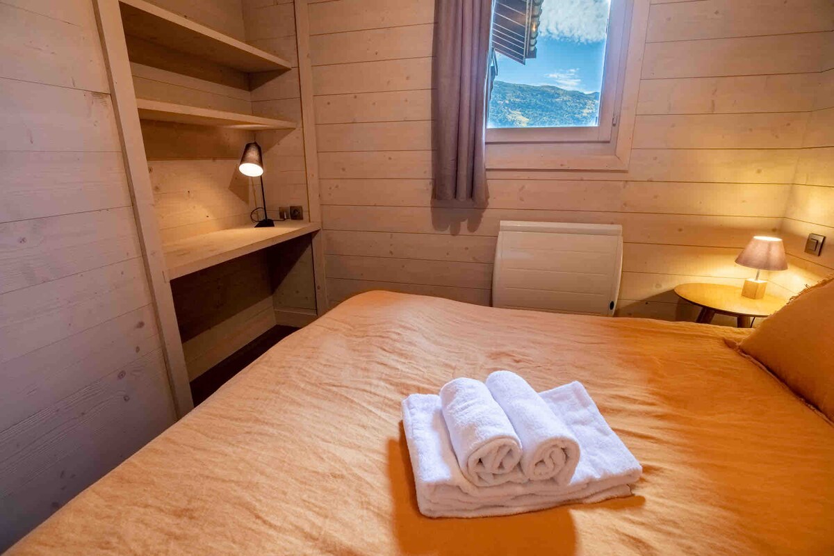 Dormitorio 2 : una cama queen (160) o dos camas individuales (80).