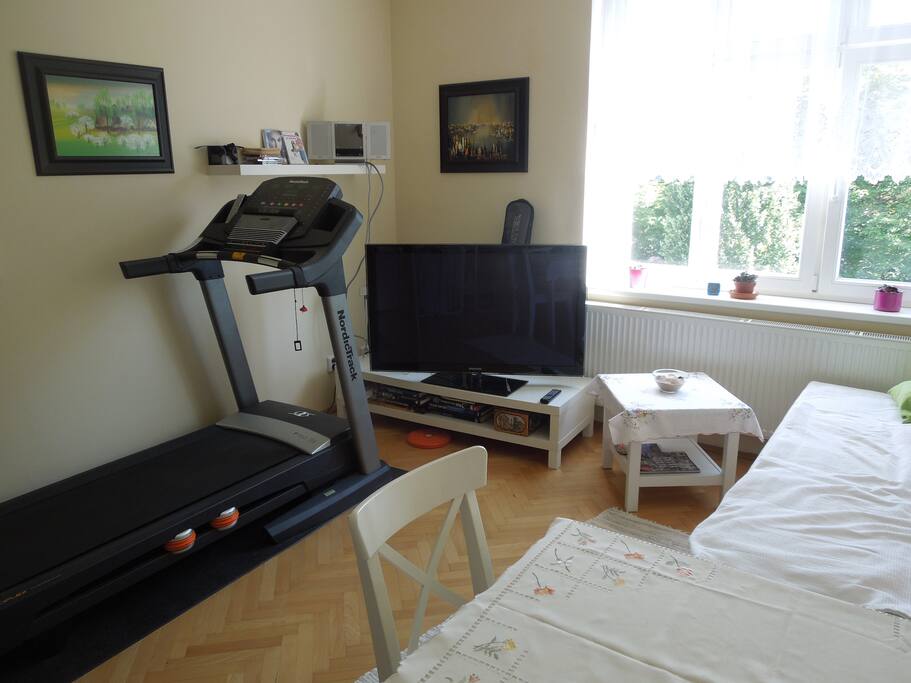 Při sledování TV či poslechu hudby si můžete zaběhat :-) / You can go for a run while watching the TV or listening to music ;-)