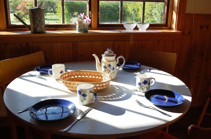 สถานที่รับประทานอาหารพร้อมวิวสวน