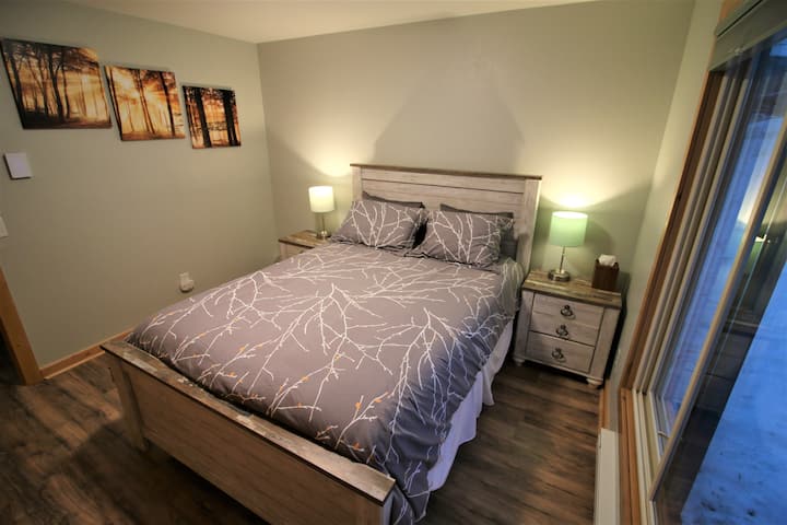 Kati kryesor i dhomës së gjumit 1 (Queen)