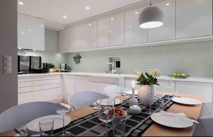 Beautiful house with a view! gallery image 2