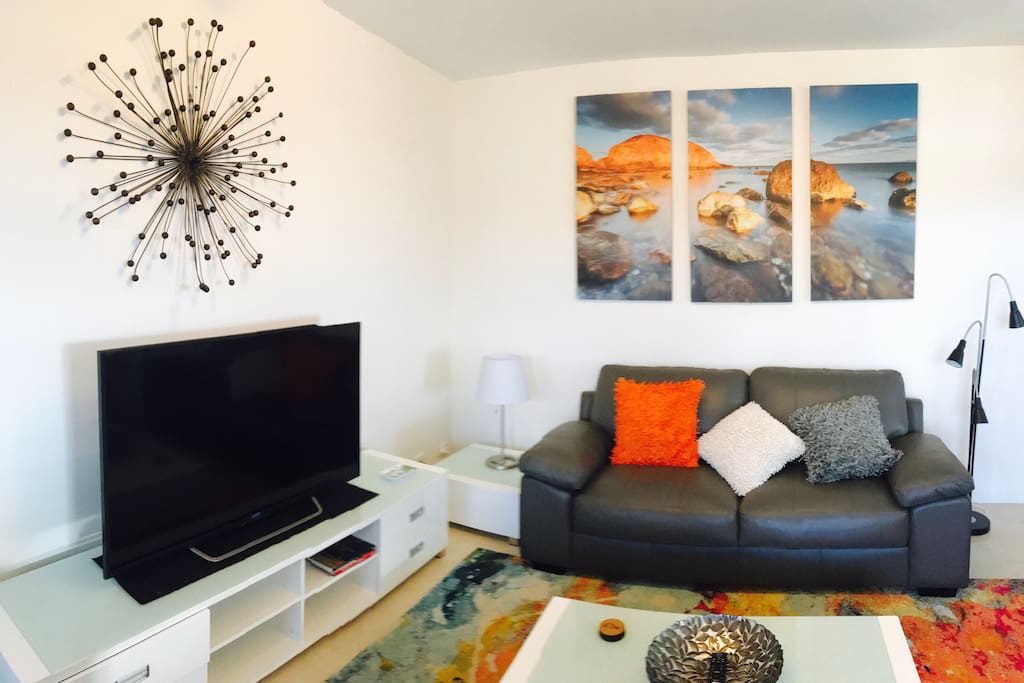 Large smart TV with Netflix. Comfy leather lounges.