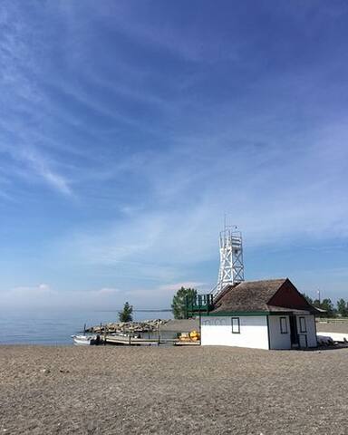 Beautiful house steps to the beach gallery image 4